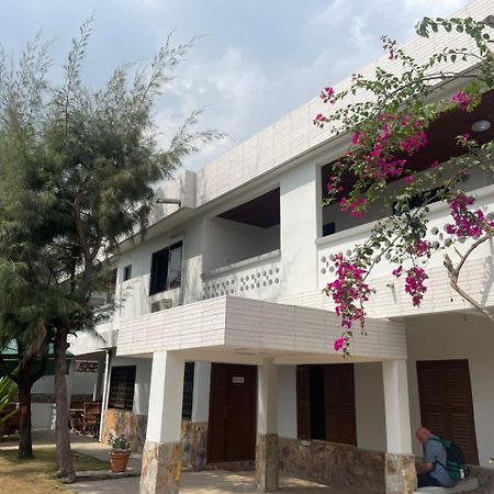 Omanye Lodge Accra Ngoại thất bức ảnh