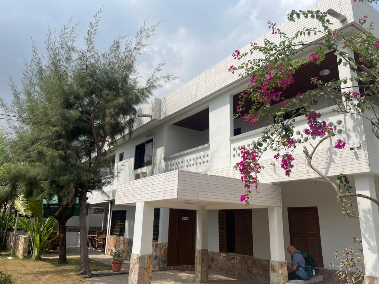 Omanye Lodge Accra Ngoại thất bức ảnh